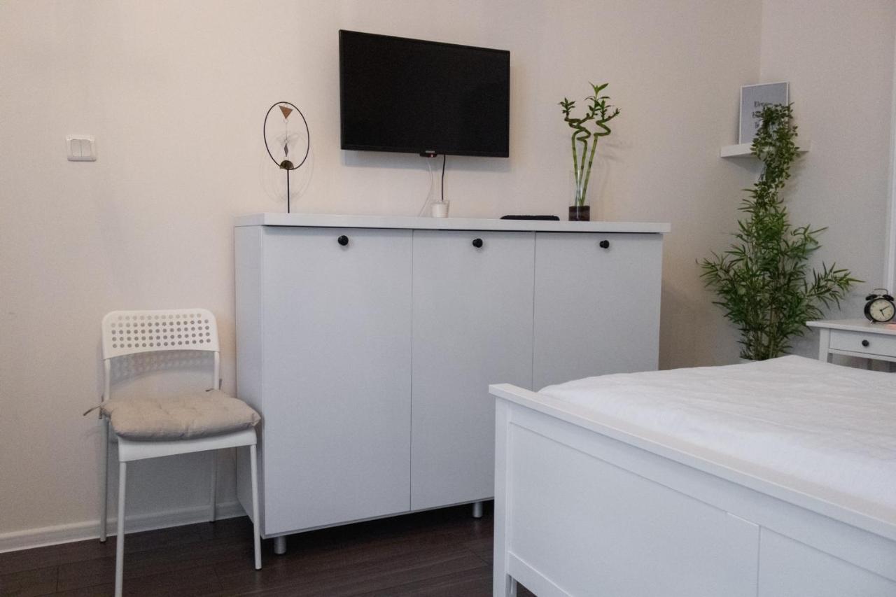 Maison 33 Bukares Bagian luar foto