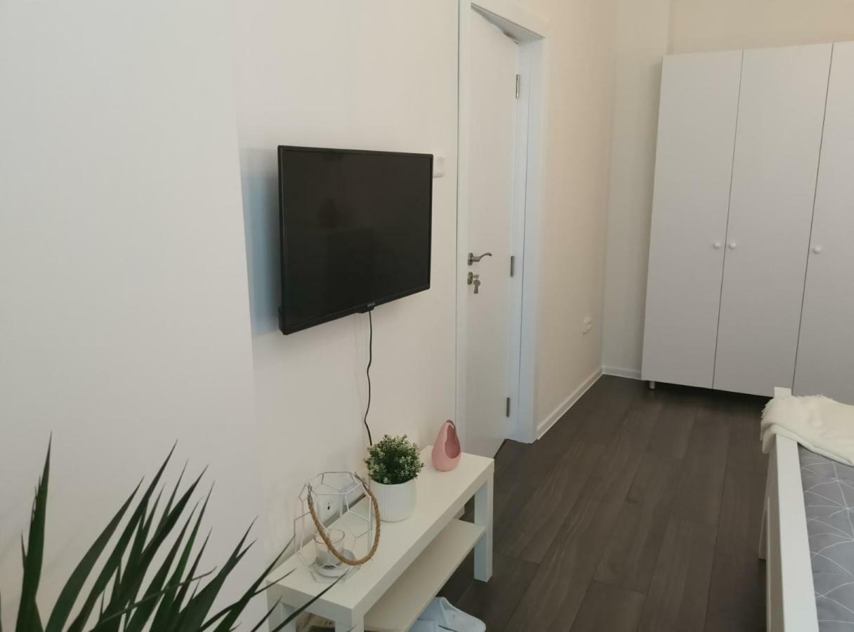 Maison 33 Bukares Bagian luar foto