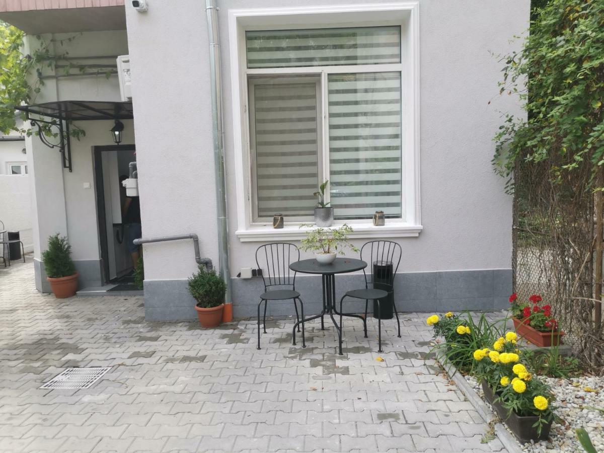 Maison 33 Bukares Bagian luar foto