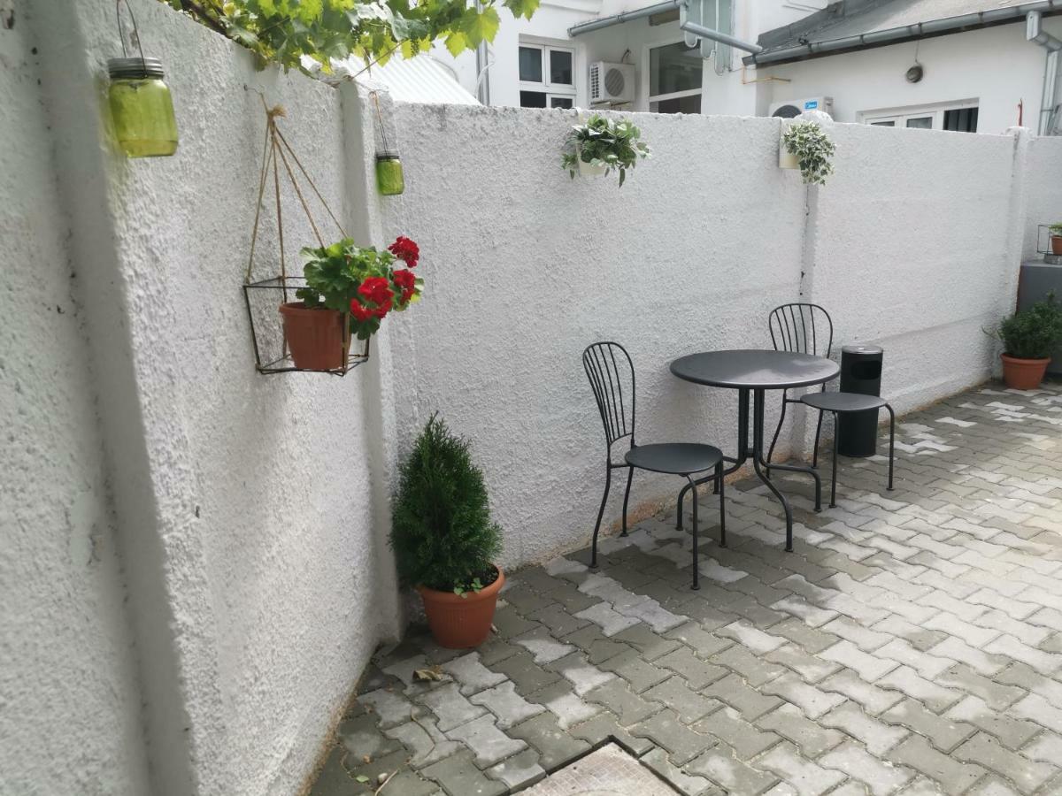 Maison 33 Bukares Bagian luar foto