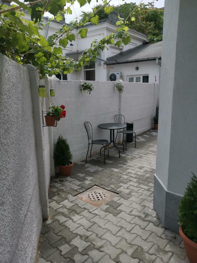 Maison 33 Bukares Bagian luar foto